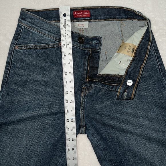 Levi’s “Perfectly Slimming” Blue Jeans Size 8 Medium - Picture 10 of 12